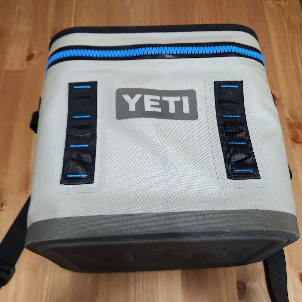 YETI Hopper Flip 12 Tahoe Blue/Grey - Picture 13 of 13